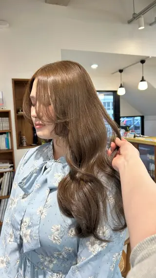 ロング カラー 藤原 あかりのヘアスタイル