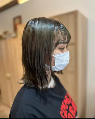ミディアム カラー 臺 佳連のヘアスタイル