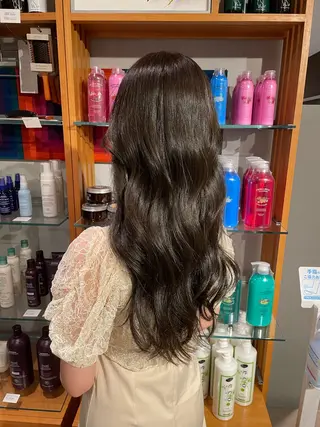 カラー AIN.ANLY.所属・顔まわりカット/レイ ヤーカット/小池 祐のヘアスタイル