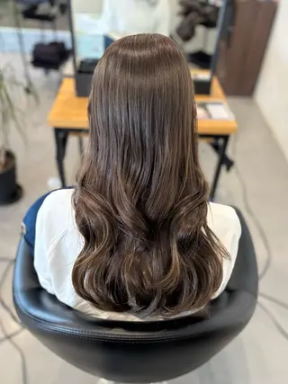 ロング カラー 山路 結花のヘアスタイル