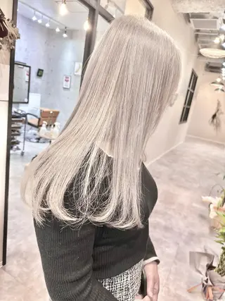 セミロング 🔷ブリーチバレイヤ ージュ🔷飯野達也のヘアスタイル