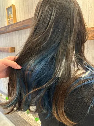 ロング 坂井 アシスタントのヘアスタイル