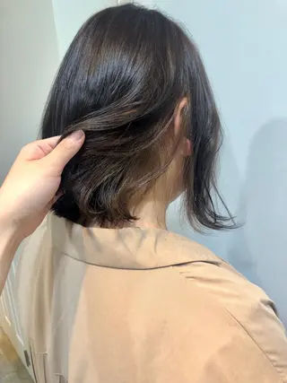 ショート カラー ヘアアレンジ MIOベージュカラー 柔らかいカラーのヘアスタイル
