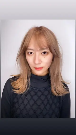 セミロング MONIQA原宿所属・デザインカラーウルフ 宙也のヘアスタイル