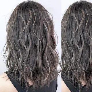 ミディアム カラー JuNブリーチに 縮毛矯正するプロのヘアスタイル