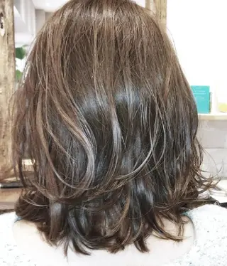 セミロング カラー 大人の艶髪✂️ 矢崎美紀のヘアスタイル