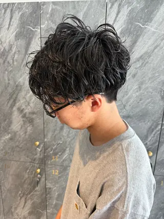 ショート パーマ メンズ 駒田 拳児のヘアスタイル
