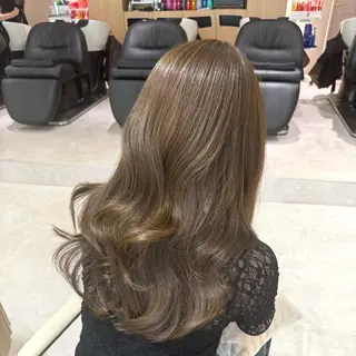 ロング 韓国風/小顔レイヤー /艶カラーのヘアスタイル