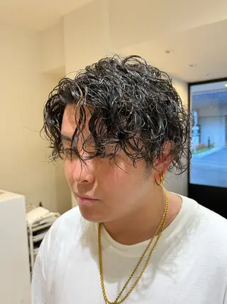 ショート パーマ メンズ 髪の修復専門サロン　hair place VIVE所属・KOTA / ハイトーン/髪質改善のヘアスタイル