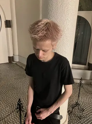 ショート Hanaka🐈‍⬛ 海外×ニュアンスのヘアスタイル