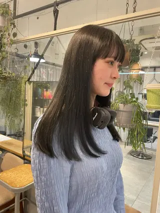 セミロング カラー ミルクティー× グレージュMOMOのヘアスタイル