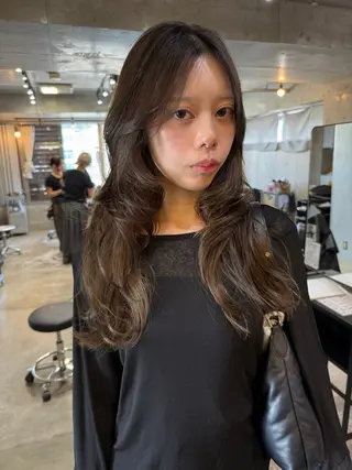 セミロング レイヤーカット\ウル フ　chinatsuのヘアスタイル