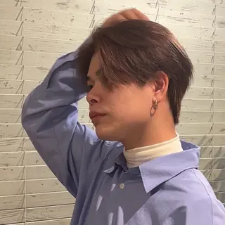 ショート カラー 岸本 まほのヘアスタイル