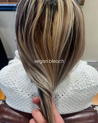 セミロング カラー 🦮shiori アイドルオタク🦮のヘアスタイル