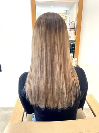 カラー 坂元 智恵のヘアスタイル