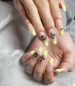 ネイル &ME ネイルサロンのネイルデザイン