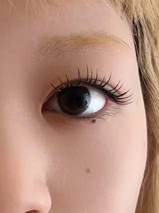 マツエク・マツパ マツエク・LED・まつげパーマ専門店EyeWish所属・shiori/耳ツボ /美眉/まつ毛パーマのマツエク・マツパデザイン