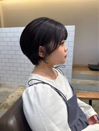 ショート カラー 小宮山 桃加のヘアスタイル
