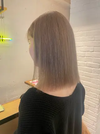 ミディアム hisano / ハイトーン･透明感のヘアスタイル