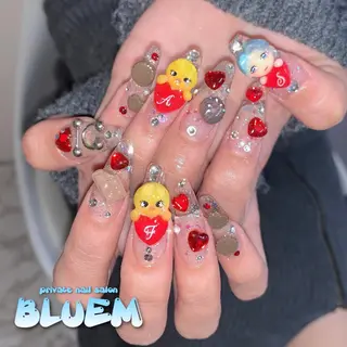 ネイル BLUEM なな🐶のネイルデザイン