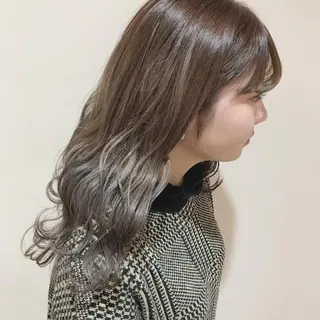 カラー PELE WAKAのヘアスタイル