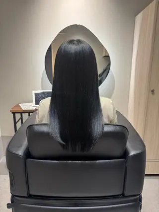 ロング NAVY 橋本心 縮毛矯正のヘアスタイル