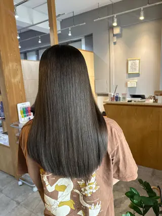 ミディアム miloc MOMOKAのヘアスタイル