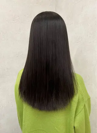 ロング 𝑴𝑰𝑨🎀赤髪 /ピンク/髪質改善のヘアスタイル