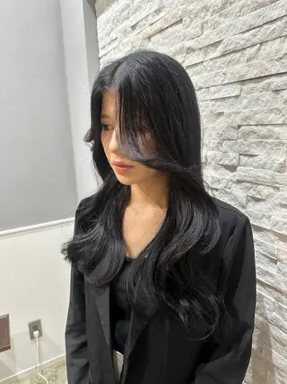 ミディアム miloc MOMOKAのヘアスタイル