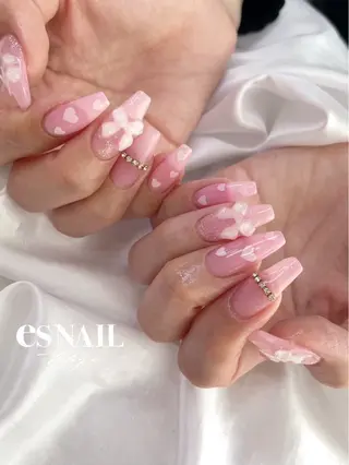 ネイル 中山 梨花のネイルデザイン