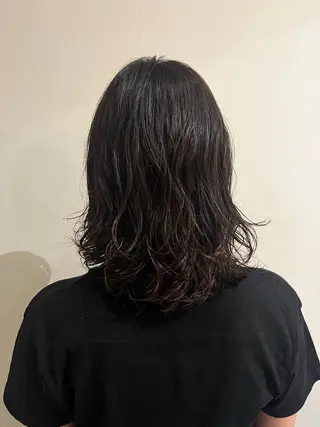 ミディアム パーマ Luxe所属・Luxe 表参道 / 理紗のヘアスタイル