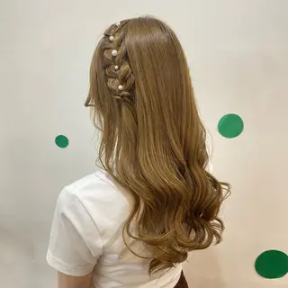 セミロング ヘアアレンジ Kazaoka Saraのヘアスタイル