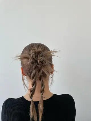 セミロング 艶カラー/アレンジ/ はまぐちうみのヘアスタイル