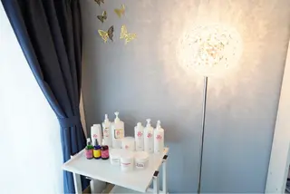 ロング カラー パーマ ヘアアレンジ メンズ キッズ ネイル マツエク・マツパ アイブロウ 幹細胞ハーブ🇰🇷 自分史上最高の美肌へのエステ・リラクイメージ