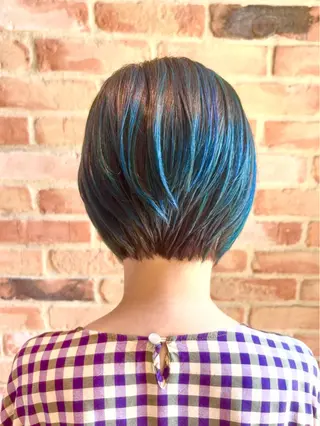 ショート カラー 古川 琴美のヘアスタイル