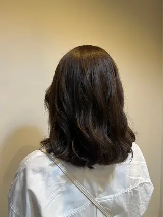 カラー 手塚 由佳のヘアスタイル
