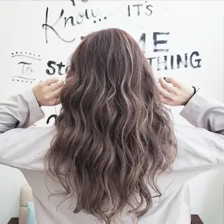 ロング Luana. 細澤のヘアスタイル