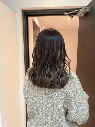 セミロング カラー ヤマナカ エリカのヘアスタイル