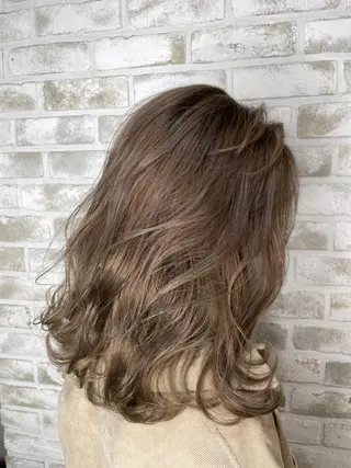 セミロング カラー she2.shinjuku所属・takumi Hのヘアスタイル