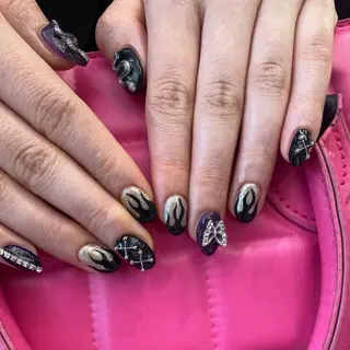 ネイル Shiori･:* 💫のネイルデザイン