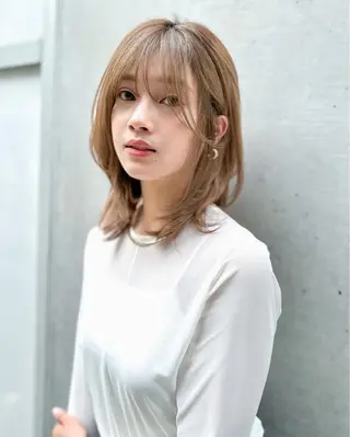 セミロング カラー 韓国レイヤーカット/ ダブルカラーのヘアスタイル