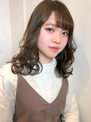 ミディアム カラー 今野 あゆみのマツエク・マツパデザイン