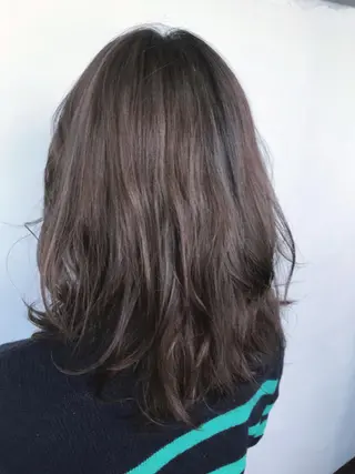 ミディアム カラー 伊藤 優希のヘアスタイル