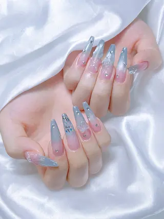 ネイル LEELA NAIL STUDIO所属・LEELA NAIL STUDIOのネイルデザイン