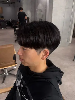 メンズ りお/艶カラ ー/レイヤーカットのヘアスタイル