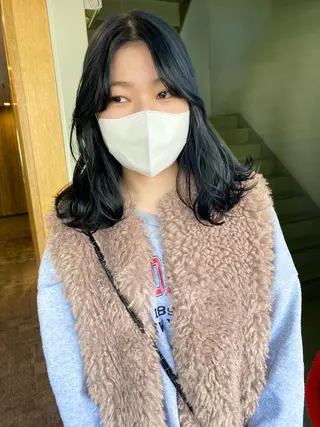 セミロング カラー パーマ ヘアアレンジ 髪と音処　マトぺ所属・デザインカラー/ボブ ブリーチカラー/ユリのヘアスタイル