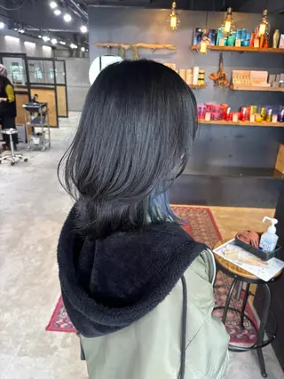 ミディアム カラー Linda　Hiro所属・坂下 麻梨奈のヘアスタイル