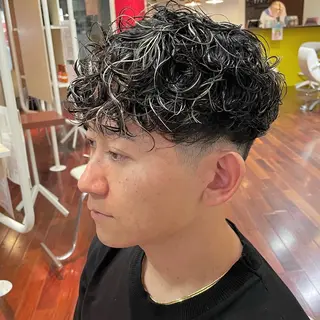 カラー パーマ メンズ 髪質改善美容師 🪽YOSSYのヘアスタイル