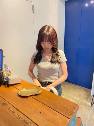 セミロング カラー MIOベージュカラー 柔らかいカラーのヘアスタイル