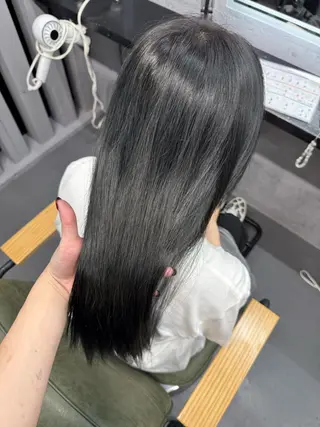 カラー 籔上 凜のヘアスタイル